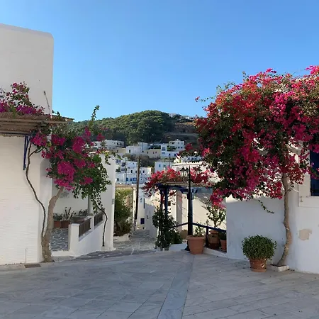 Breathtaking Santorini Broccos 1 Bedroom Min, Children Age 12 Years Private Furnished Balcony With Hot Tub Overlooking The Sea , * Oia