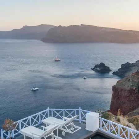 Breathtaking Santorini Broccos 1 Bedroom Private Furnished Balcony With Hot Tub Overlooking The Sea Spacious Shared Sun Terrace * Oia