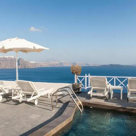 Breathtaking Santorini Broccos 1 Bedroom Private Furnished Balcony With Hot Tub Overlooking The Sea Spacious Shared Sun Terrace Oia